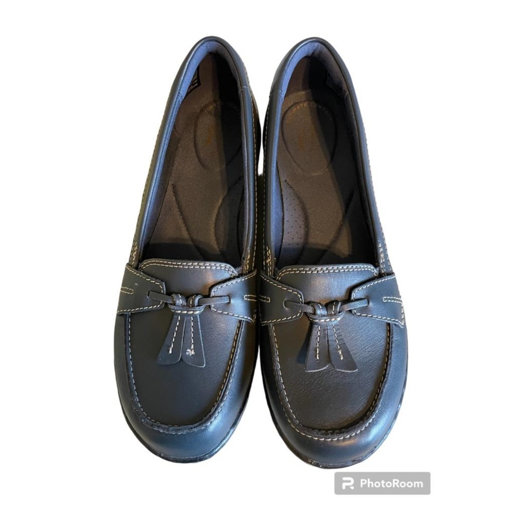 Clarks Women's Ashland Lily Loafer. NAVY. Size 7.5 US